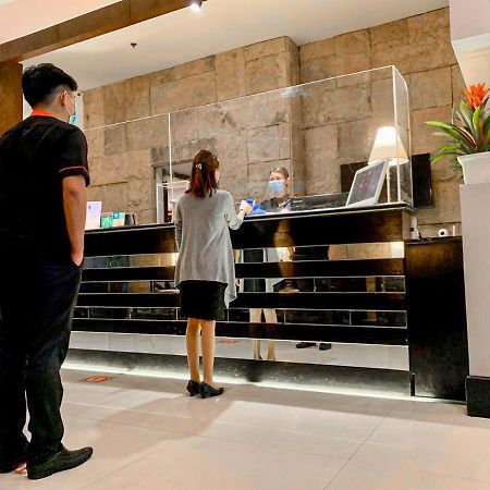 โรงแรม เดอะบี Muntinlupa City ภายนอก รูปภาพ