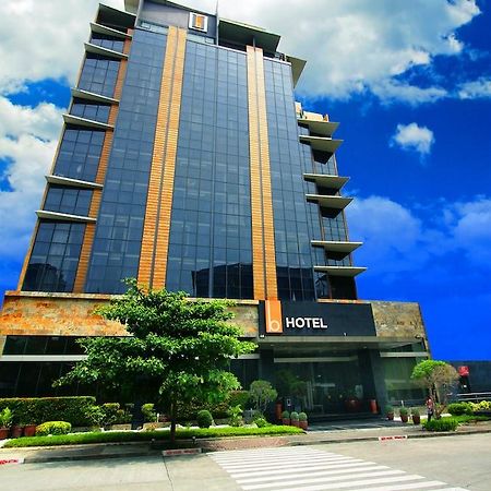โรงแรม เดอะบี Muntinlupa City ภายนอก รูปภาพ