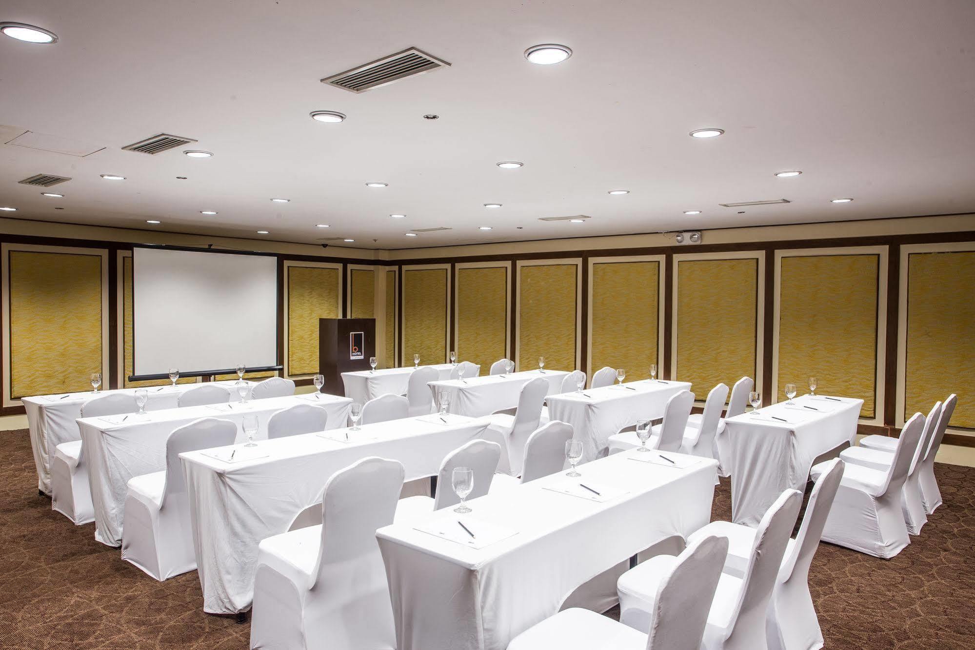 โรงแรม เดอะบี Muntinlupa City ภายนอก รูปภาพ